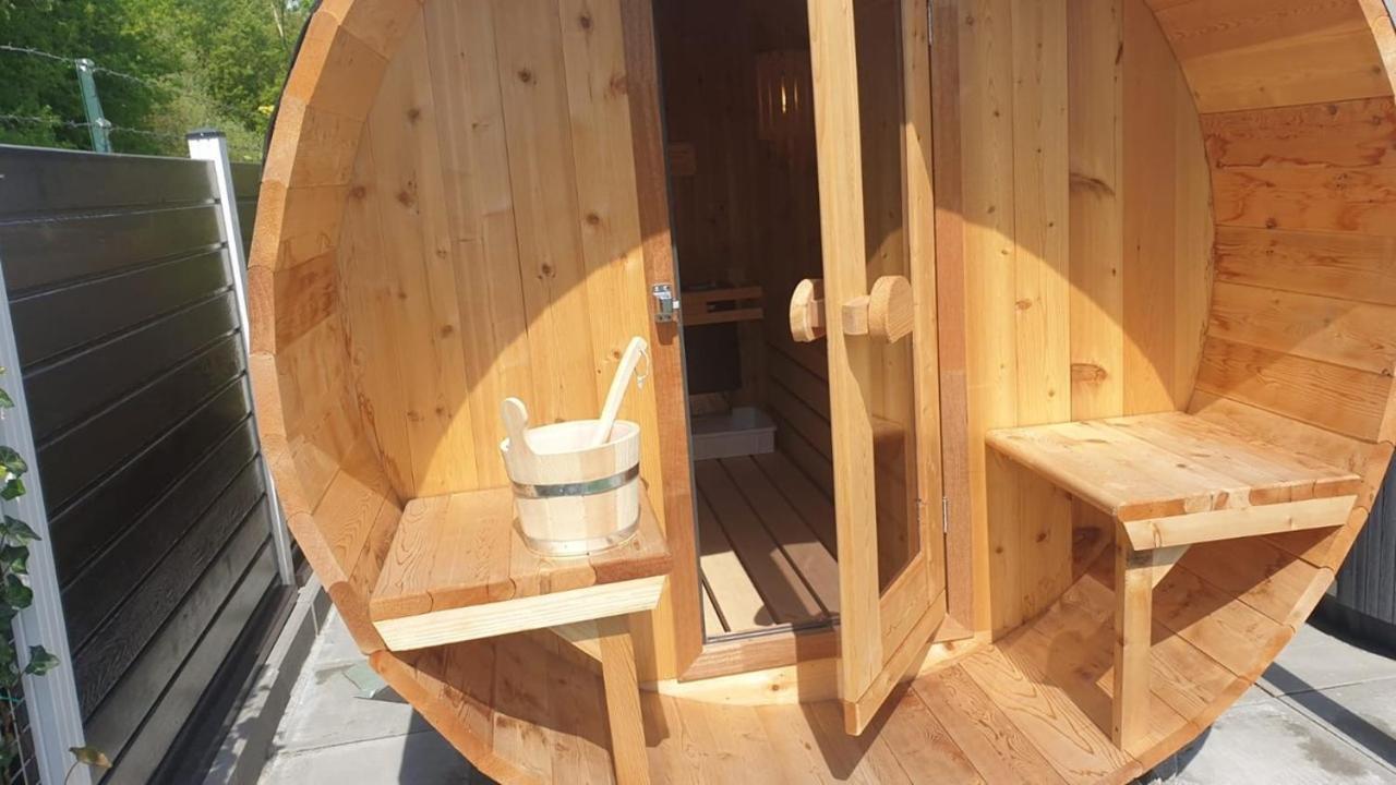 Chalet Buutengeweun, Met Luxe Jacuzzi En Tonsauna Sint Annaland Eksteriør billede